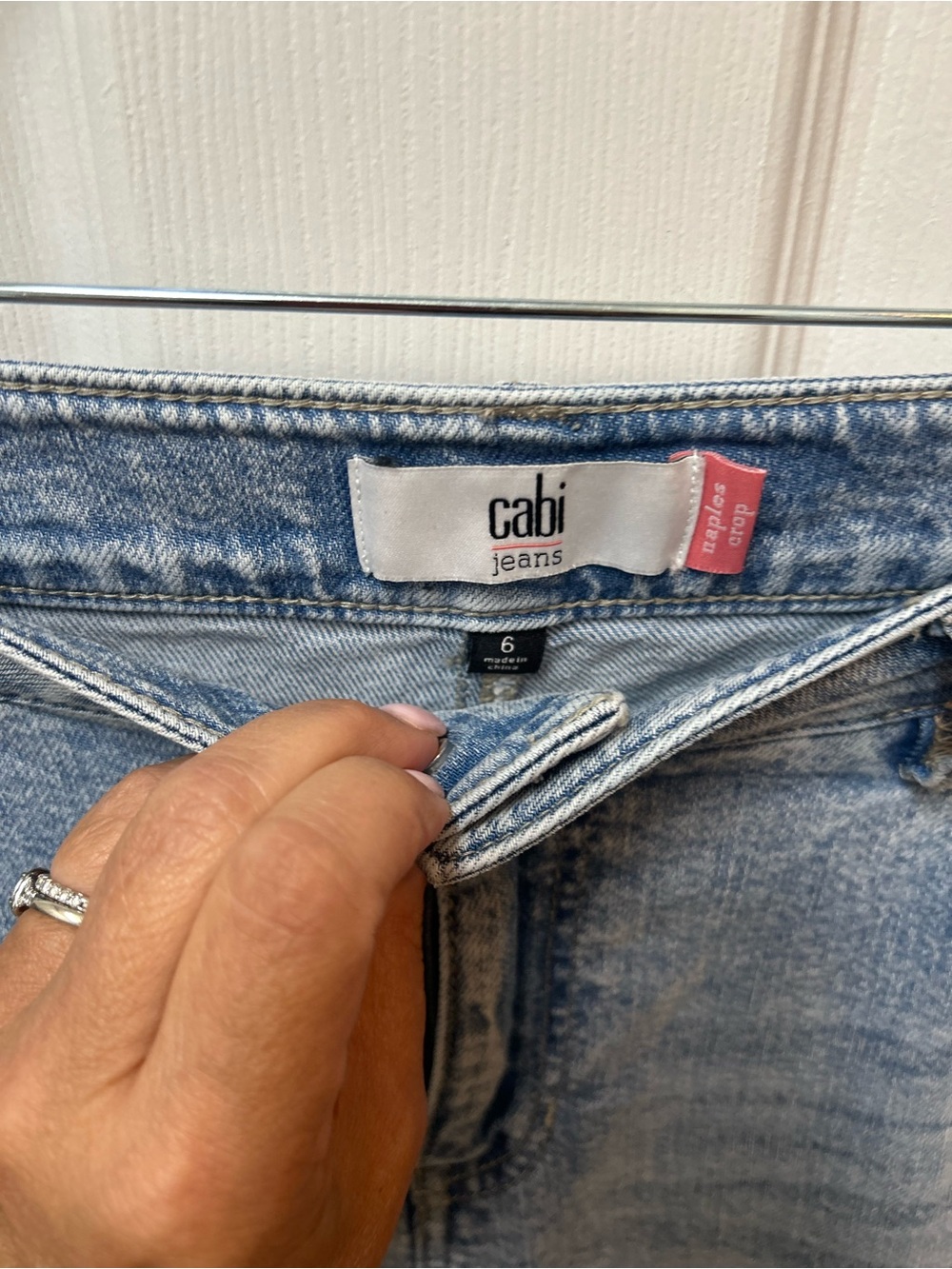 Cabi Naples Crop Light Wash Cropped Wide-Leg Jeans - Picture 3 of 4